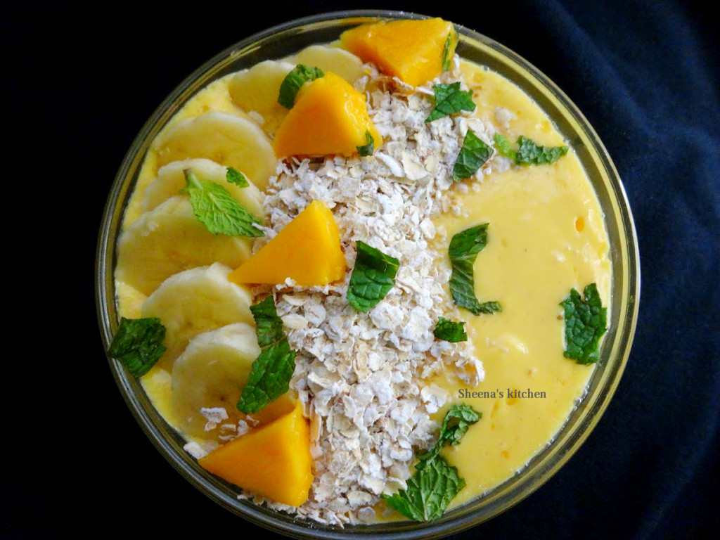 Mango smoothie bowl